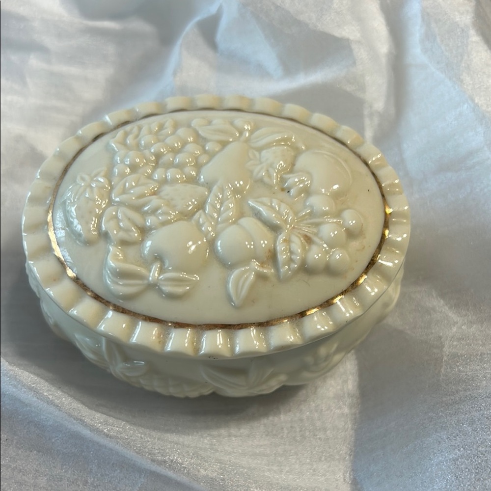 Lenox Cream and Gold Floral Trinket Box Accent Decor